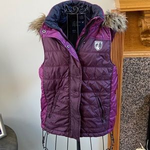 American Eagle Size Medium Plum Vest With Faux Fur Hood Detail